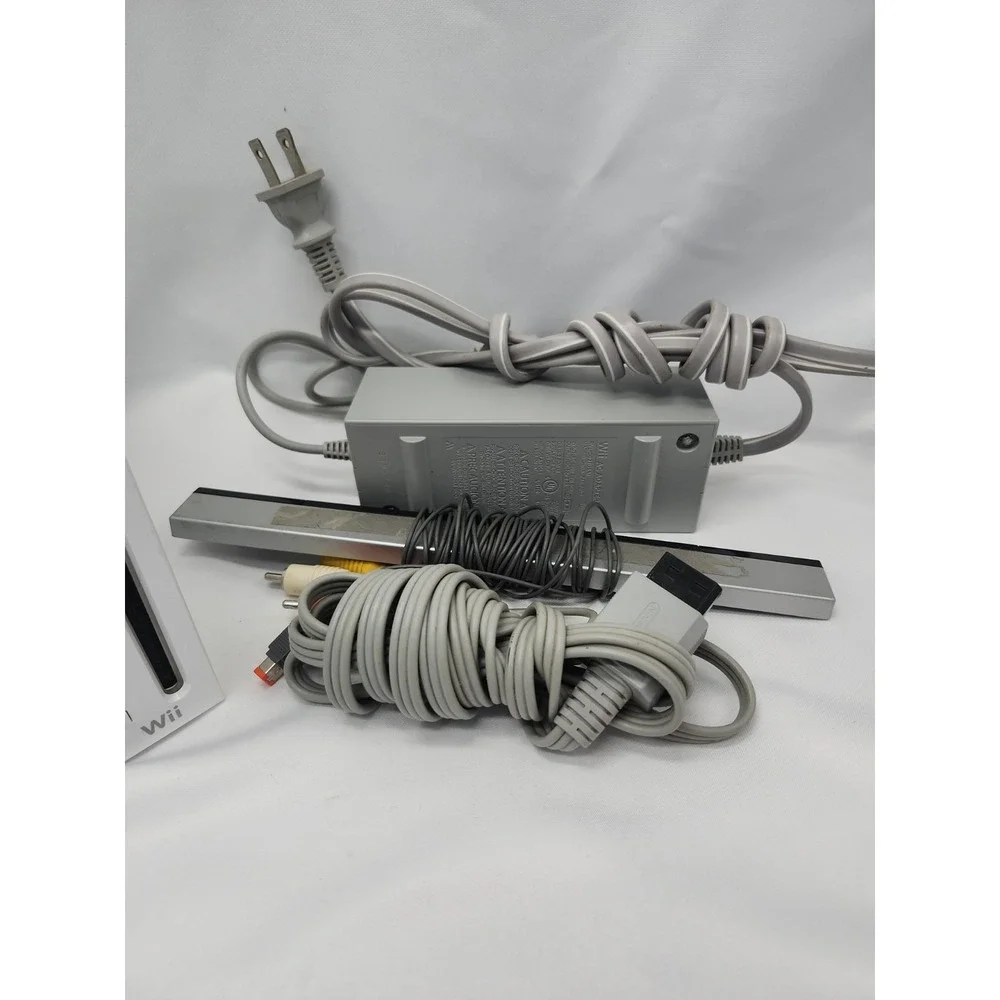 Nintendo Wii Console Gaming System RVL-001 White No Controller With Game